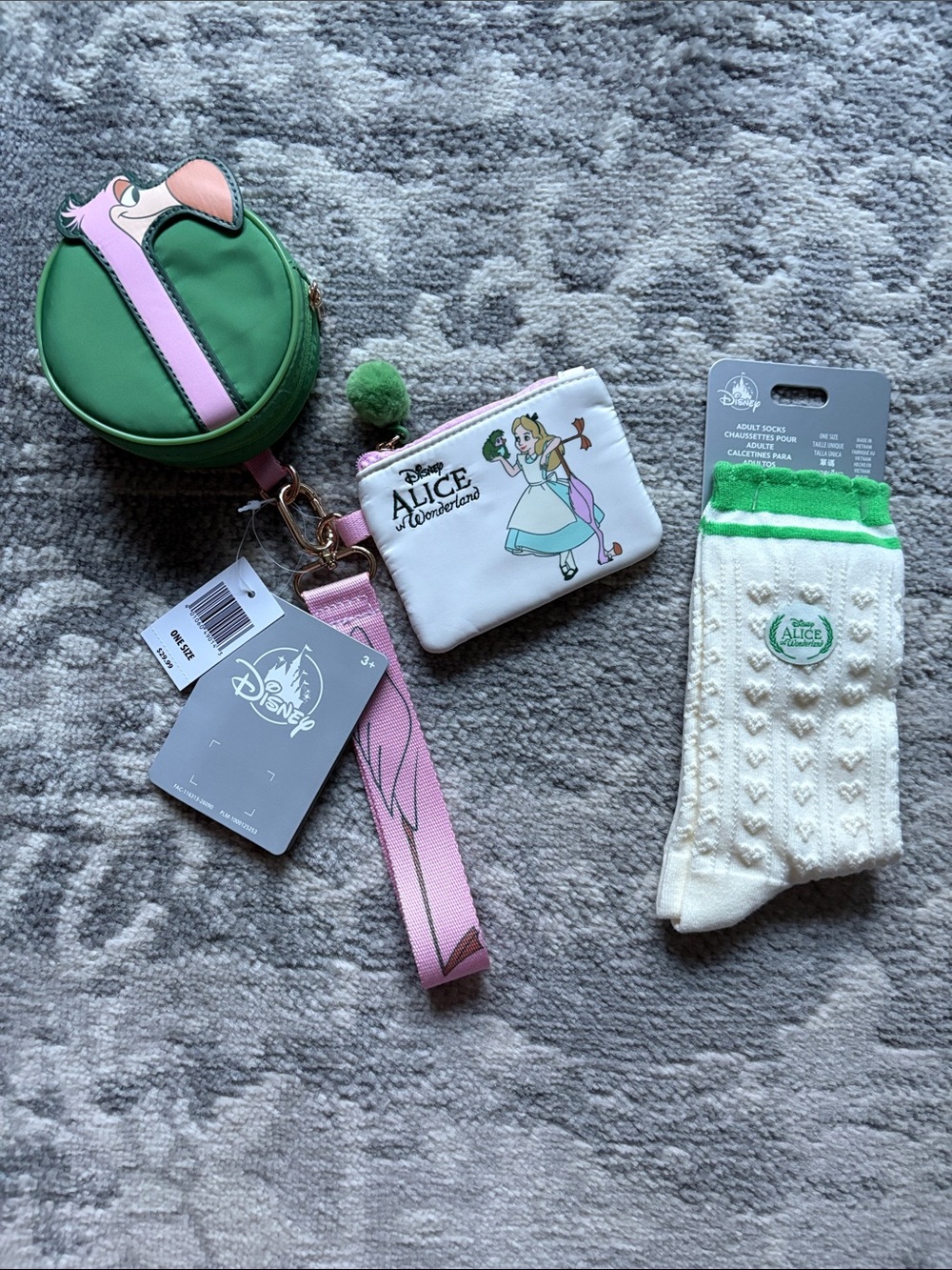 🆕 Disney - Alice in Wonderland - Card holder, keychain and Socks